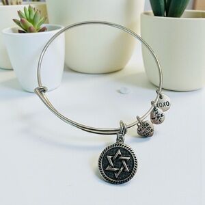 Star of David Adjustable and reversible Bracelet with 3 Charms